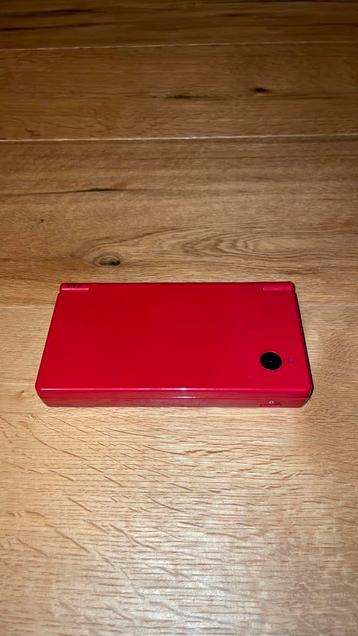 Nintendo DS - rood + oplader beschikbaar voor biedingen