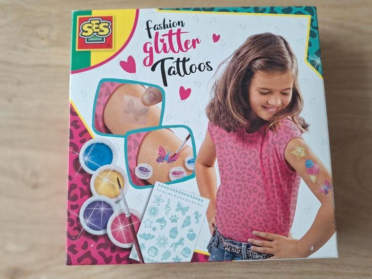 NIEUW. Maak zelf je eigen glitter tatoeages met deze SES set, Kinderen en Baby's, Speelgoed | Educatief en Creatief, Nieuw, Ophalen of Verzenden