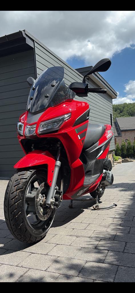 À VENDRE : APRILIA SXR 50 cm³ - SÉRIE SPÉCIALE SPORT CARBONE, Fietsen en Brommers, Scooters | Aprilia, Ophalen