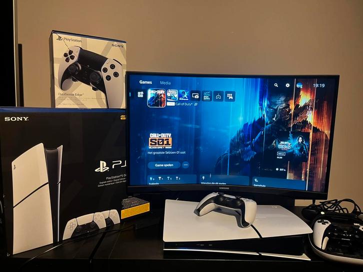Scherm +Ps5 Digital edition 2 controllers en scuf controller, Games en Spelcomputers, Spelcomputers | Sony PlayStation 5, Zo goed als nieuw