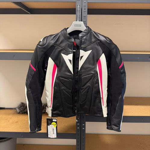 NIEUWE dainese dames motorjas, Motoren, Kleding | Motorkleding, Dames, Ophalen