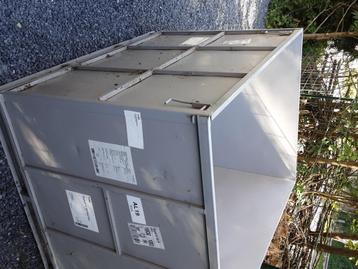 Kleine verwijderbare metalen container 45€  beschikbaar voor biedingen