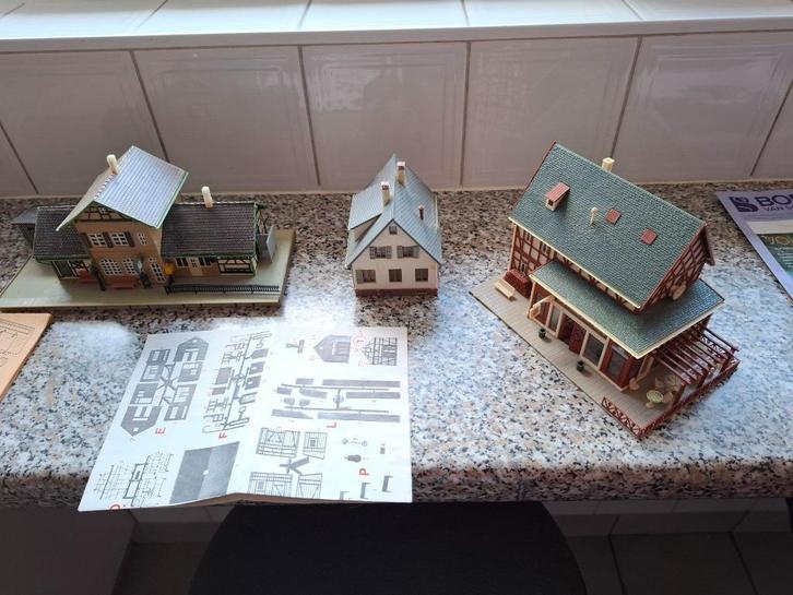 3 maquette-gebouwen schaal H0 FALLER, Hobby en Vrije tijd, Modeltreinen | H0, Gebruikt, Brug, Tunnel of Gebouw, Gelijkstroom of Wisselstroom