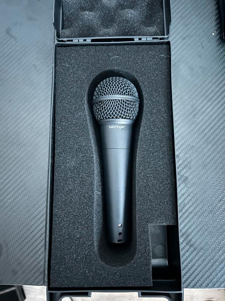 Micro Behringer + pied de micro +flight case +câble XLR, Muziek en Instrumenten, Microfoons, Zo goed als nieuw, Ophalen