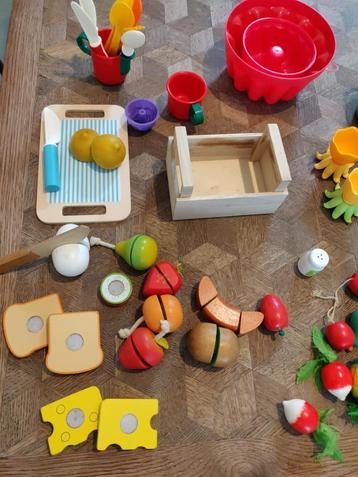 Cuisine ikéa (bas) + accessoires en bois beschikbaar voor biedingen