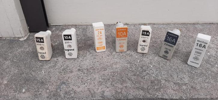 Zekeringen Oude penzekeringen, smeltzekeringen, pen, Doe-het-zelf en Bouw, Elektriciteit en Kabels, Gebruikt, Verzenden