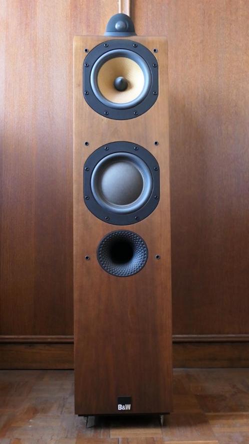 B&W 704 Floorstanding Speakers - walnoot - uitzonderlijk!, Audio, Tv en Foto, Luidsprekerboxen, Zo goed als nieuw, Front, Rear of Stereo speakers