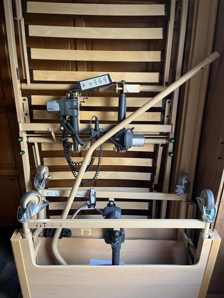 Verzorgingsbed zonder matras Burmeier Arminia - Elektrisch, Diversen, Verpleegmiddelen, Zo goed als nieuw, Ophalen