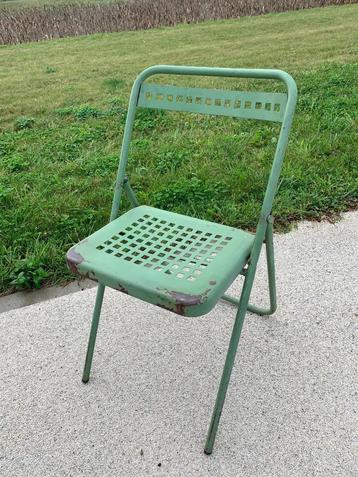 IJzeren café-stoelen beschikbaar voor biedingen