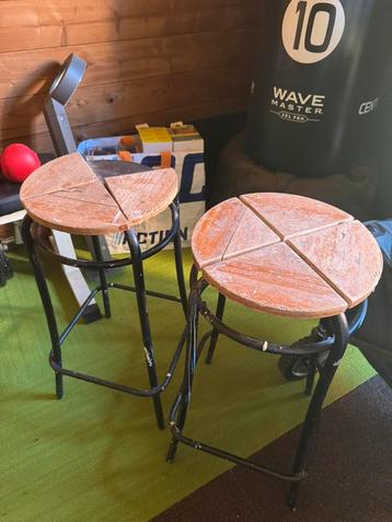 Barkrukken 2st . Stoelen beschikbaar voor biedingen