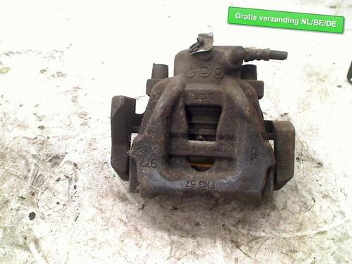 REMKLAUW LINKS VOOR Fiat Doblo (263) (01-2010/12-2023), Auto-onderdelen, Remmen en Aandrijving, Fiat, Gebruikt