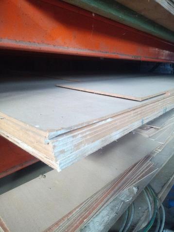 MDF platen bruin 4 mm. En. 6 mm beschikbaar voor biedingen