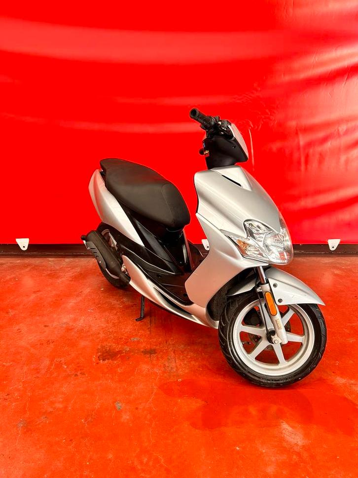Yamaha jog r / b klasse, Fietsen en Brommers, Scooters | Yamaha, Zo goed als nieuw, Ophalen