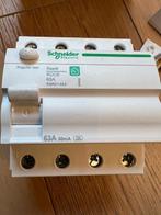 Schneider RESI 9 - Détecteur de fuite - 4P 63A 30mA, Bricolage & Construction, Électricité & Câbles, Enlèvement, Neuf