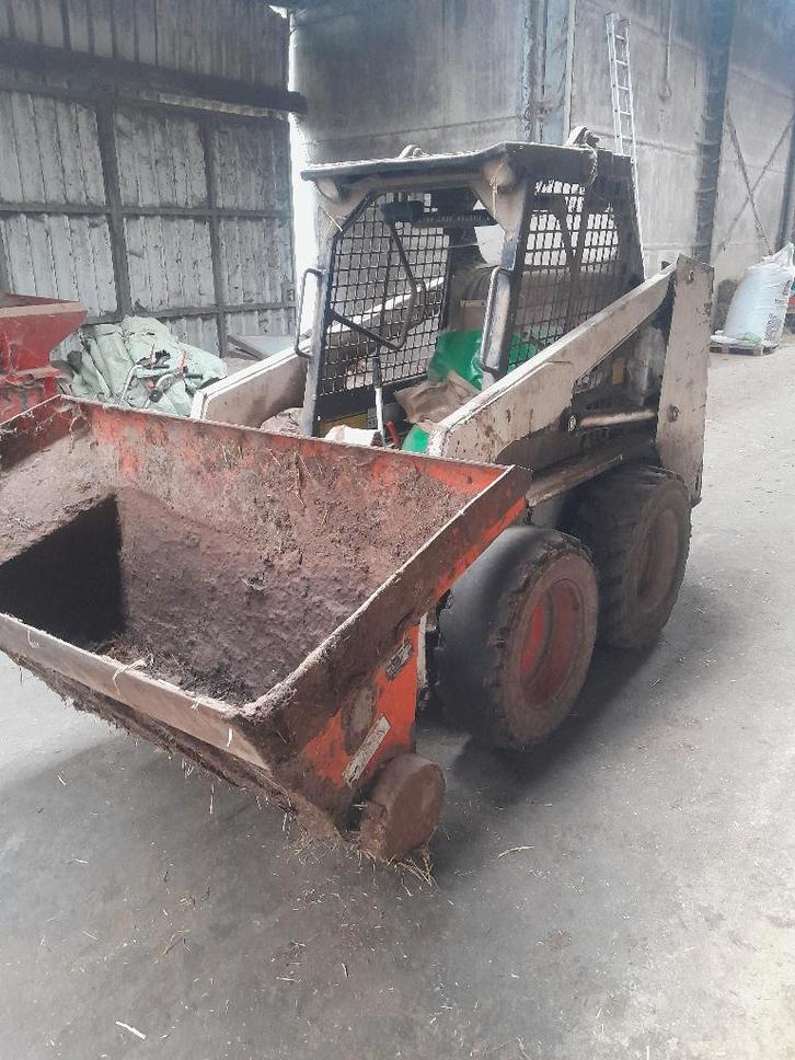 Bobcat met grondbak, mestriek en aanbouwkoppeling, Zakelijke goederen, Machines en Bouw | Kranen en Graafmachines, Ophalen