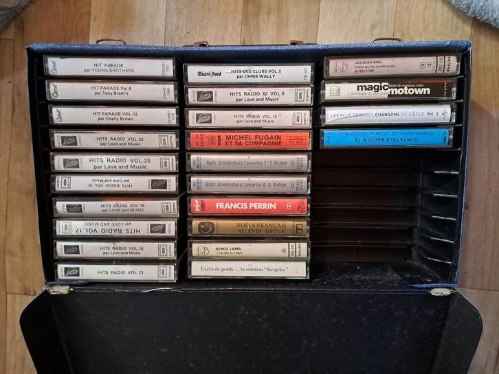 Set audiotape uit de jaren 80 + koffer, Cd's en Dvd's, Cassettebandjes, Gebruikt, Origineel, Overige genres, 2 t/m 25 bandjes