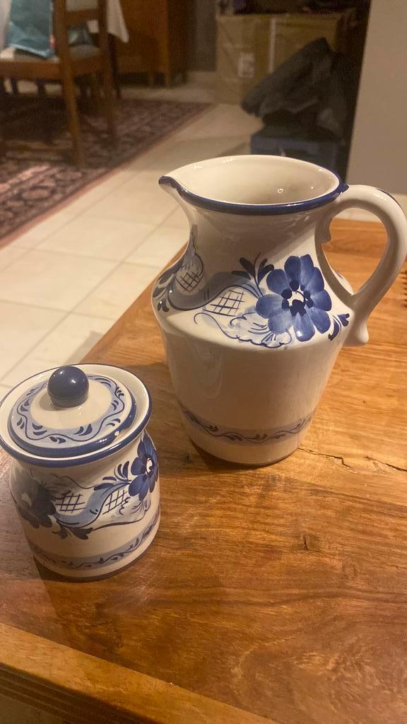 Potje en kannetje in handgeschilderd keramiek, Antiek en Kunst, Antiek | Keramiek en Aardewerk, Ophalen