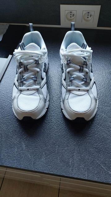 New Balance 408 blanc, Enlèvement ou Envoi, New balance, Comme neuf, Blanc