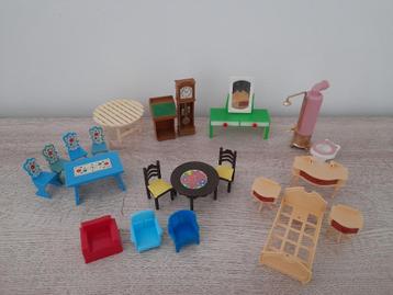 Vintage accessoires poppenhuisje beschikbaar voor biedingen