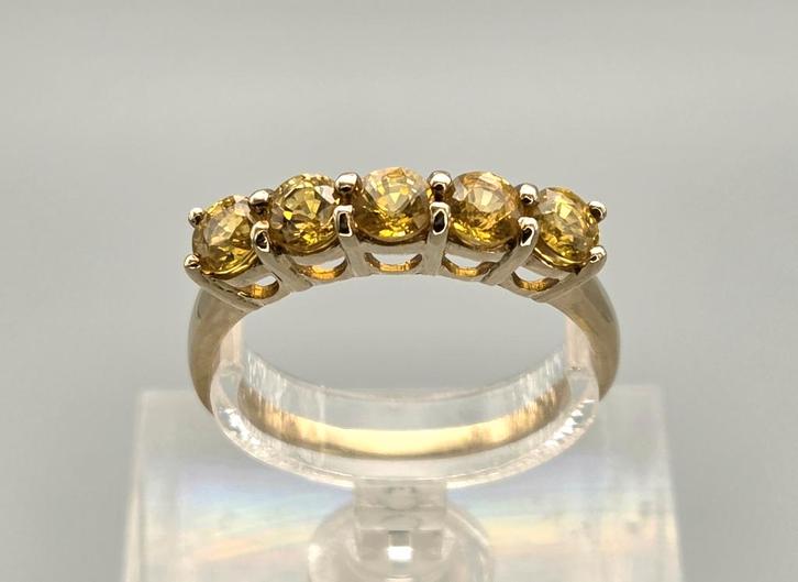Gouden Vintage design ring met edelstenen saffier. 2025/824., Handtassen en Accessoires, Ringen, Zo goed als nieuw, Dame of Heer