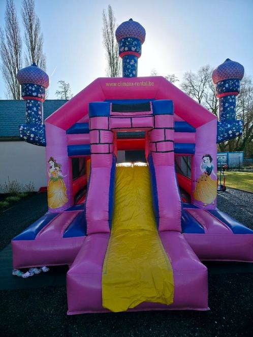 A LOUER - Château gonflable Princesses, Hobby en Vrije tijd, Feestartikelen | Verhuur, Zo goed als nieuw