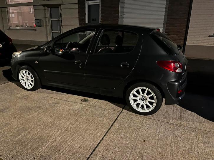 Peugeot 206+ 1.1, Autos, Peugeot, Particulier, 206+, Essence, Hatchback, 5 portes, Boîte manuelle, Argent ou Gris, Noir, Tissu