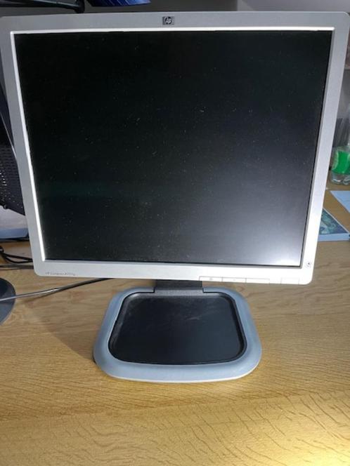 Ecran d'ordinateur 19" HP Compaq LA1951g, Computers en Software, Monitoren, Zo goed als nieuw, VGA, In hoogte verstelbaar, Draaibaar