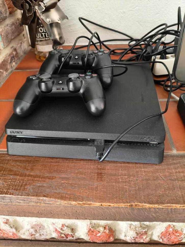 PlayStation 4 – 19 games + 2 controllers, Games en Spelcomputers, Spelcomputers | Sony PlayStation 4, Slim, Ophalen