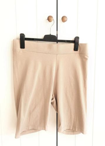 Beige short (C&A - 46) beschikbaar voor biedingen