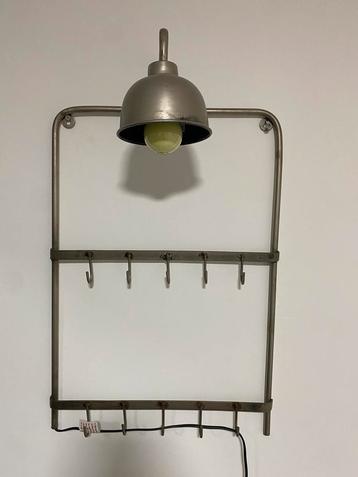 Porte manteau • Lampe • Industriel  beschikbaar voor biedingen