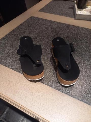 Teenslippers  beschikbaar voor biedingen
