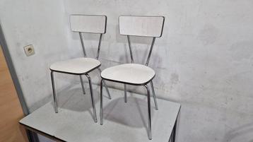 Twee vintage Formica stoelen uit de jaren 60 en 70 in perfec beschikbaar voor biedingen
