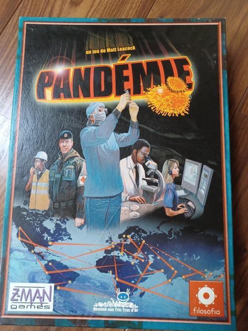PANDEMIC - Bordspel - 10 jaar, Hobby en Vrije tijd, Gezelschapsspellen | Bordspellen, Zo goed als nieuw, Drie of vier spelers