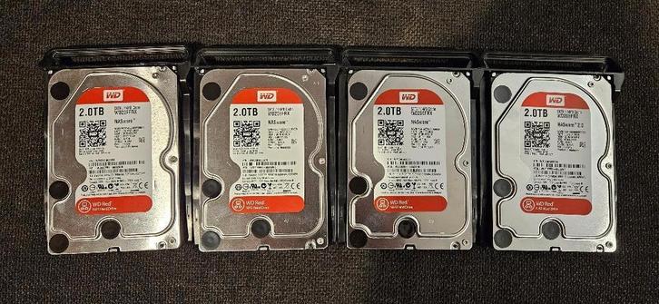 VERKOCHT - 4 identieke WD Red 2TB HDU (NAS), Informatique & Logiciels, Disques durs, Utilisé, Serveur, Interne, NAS, Enlèvement