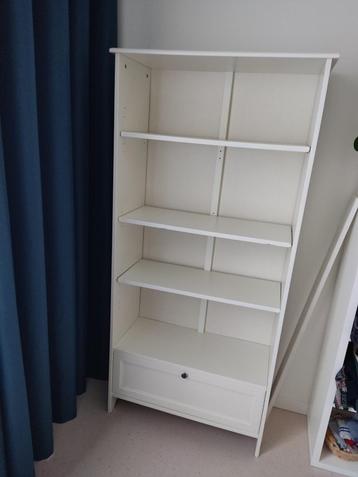 Witte boekenkast ikea beschikbaar voor biedingen