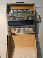 Un accordéon d'antiquités, Antiquités & Art, Antiquités | Outils & Instruments, Enlèvement ou Envoi