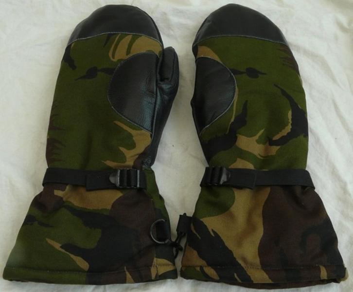 Handschoenen Gvt, Winter Gevoerd, Camo, maat 8, KL, 1992.(1), Verzamelen, Militaria | Algemeen, Landmacht, Kleding of Schoenen