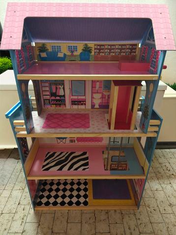 Poppenhuis  beschikbaar voor biedingen