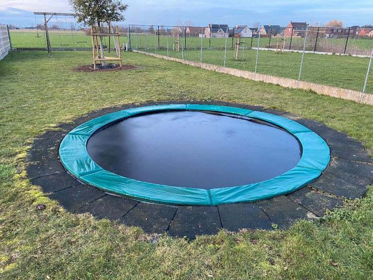 Trampoline avec des dalles souples  420 cm, Enfants & Bébés, Jouets | Extérieur | Trampolines, Utilisé, Enlèvement