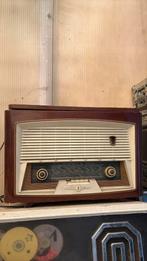 Oude radio met pikup, Ophalen