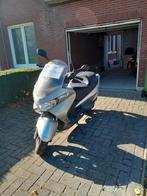 À vendre Suzuki 125cc, gris clair, bon état mécanique