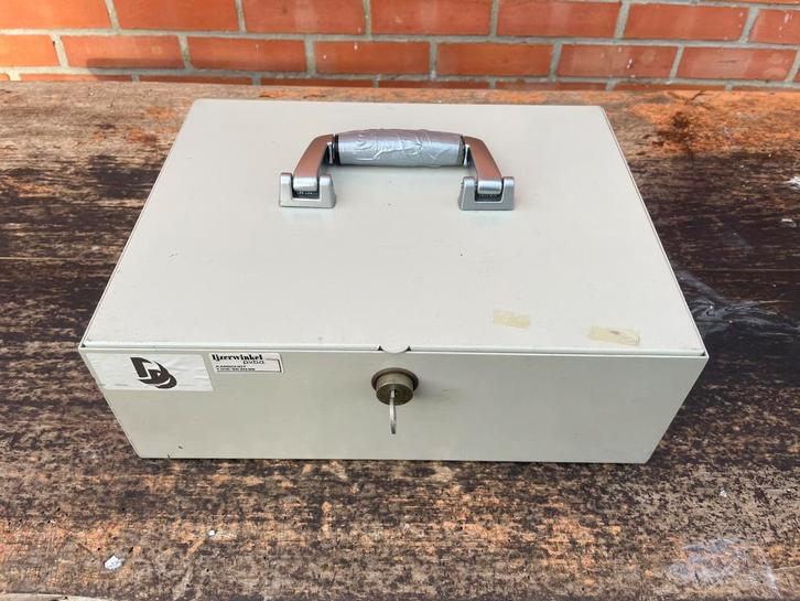 Geldkoffer waardekoffer brandvrij, Huis en Inrichting, Brandblussers en Brandkasten, Zo goed als nieuw, Brandkast, Ophalen