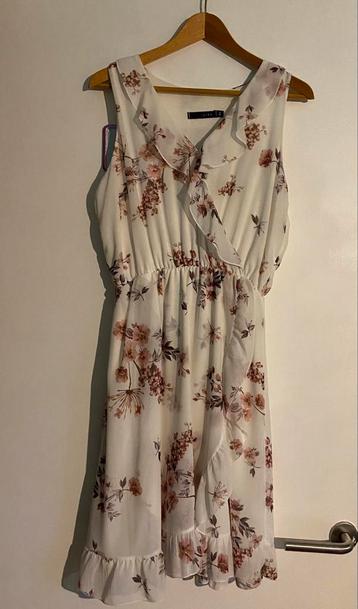 Zomerjurkje beschikbaar voor biedingen