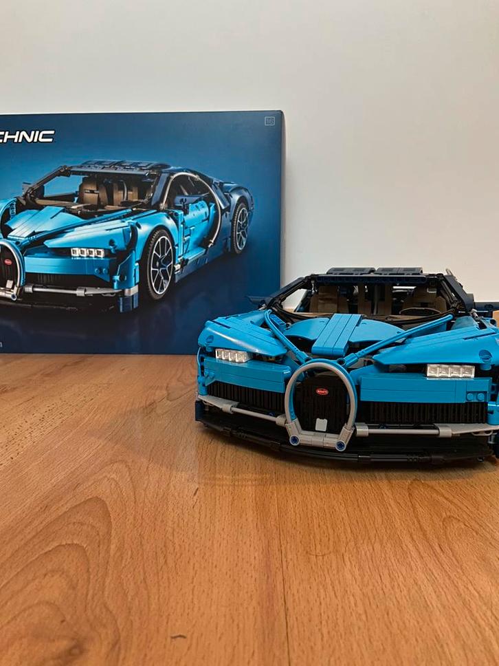 LEGO Technic 42083 Bugatti Chiron, Hobby en Vrije tijd, Modelauto's | 1:24, Zo goed als nieuw, Ophalen of Verzenden