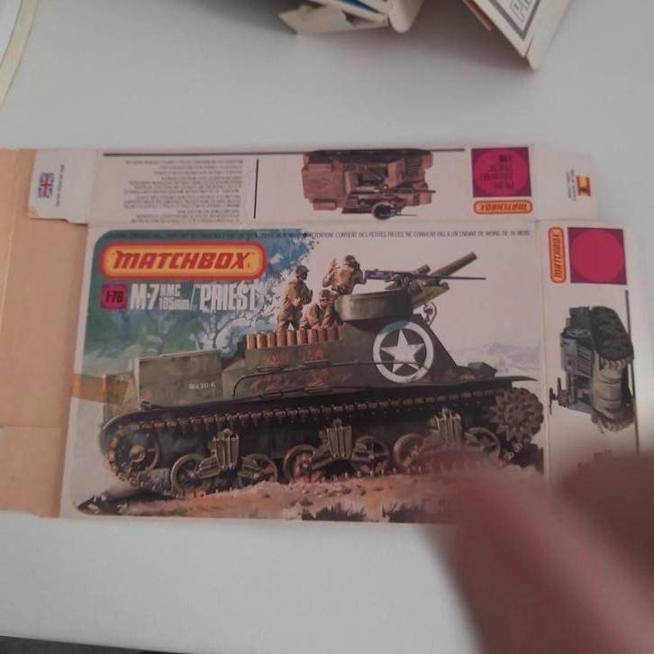 MATCHBOX prachtig ARTWORK 13 LEGE MILITARY doosjes MODELKITS, Hobby en Vrije tijd, Modelbouw | Overige, Zo goed als nieuw, 1:50 tot 1:144