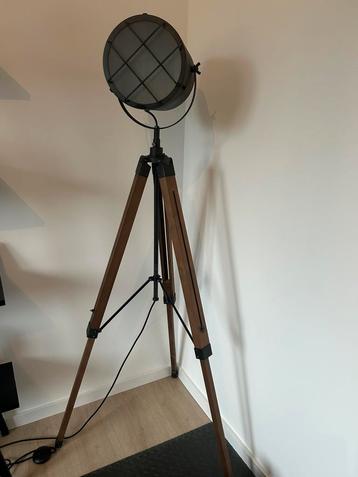Industriele vloerlamp beschikbaar voor biedingen