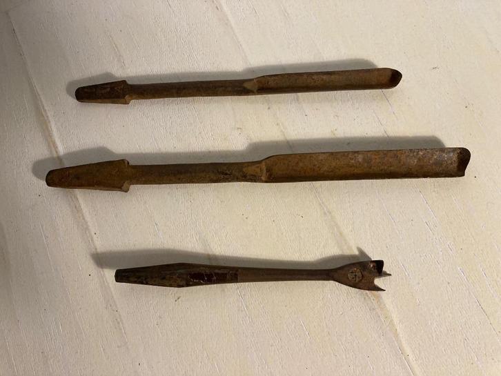 Set van 2 vintage gutsen (gemerkt A) en 1 houten boor nr 14, Antiek en Kunst, Antiek | Gereedschap en Instrumenten, Ophalen of Verzenden