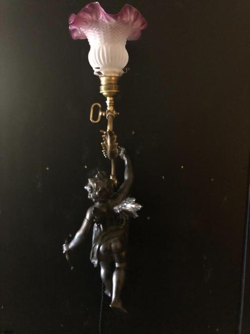 Très belle applique Putti en Zamak avec bras de lampe en lai, Antiquités & Art, Antiquités | Éclairage, Enlèvement ou Envoi