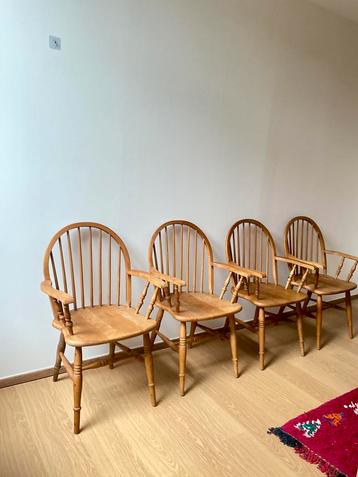 4 vintage Windsor stoelen beschikbaar voor biedingen