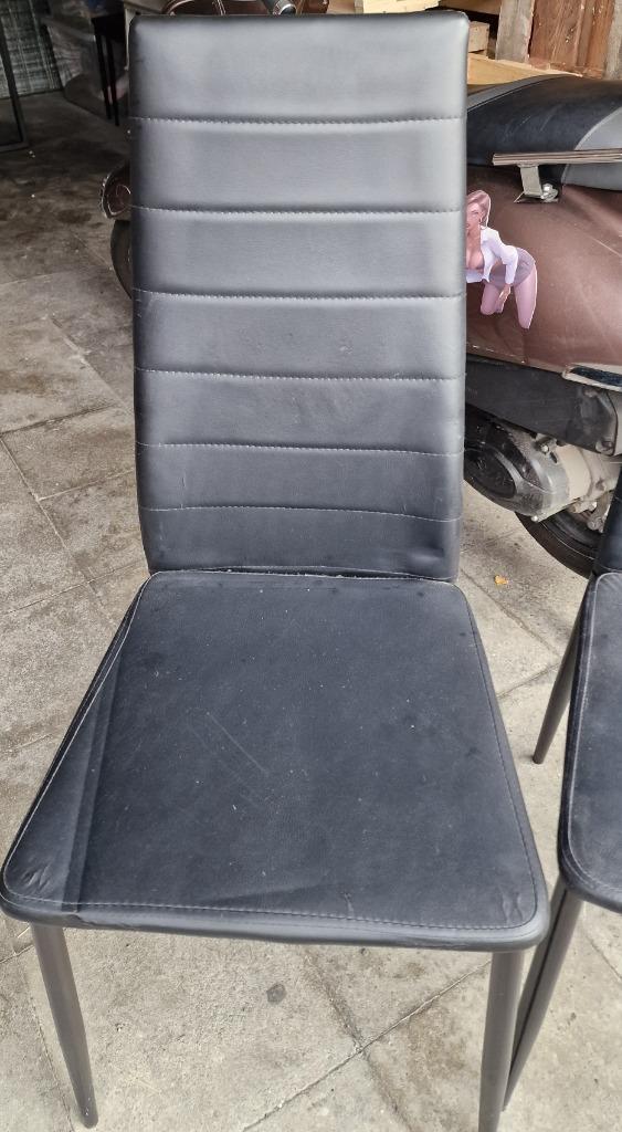Gratis 4 stoelen, Huis en Inrichting, Stoelen, Gebruikt, Vier, Kunststof, Overige materialen, Zwart, Ophalen